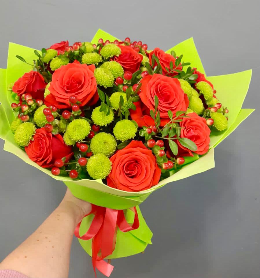 Букет цветов из: Хризантемы и Розы в Горняке