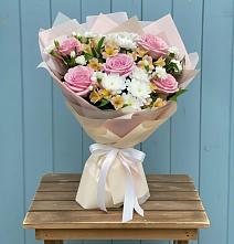 Букет цветов из:  Гвоздики, Орхидеи и Розы в Горняке