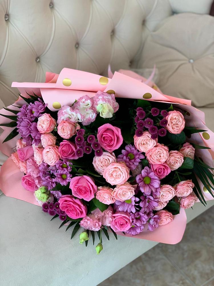 Букет цветов из: Хризантемы, Розы и Лизиантусы в Горняке