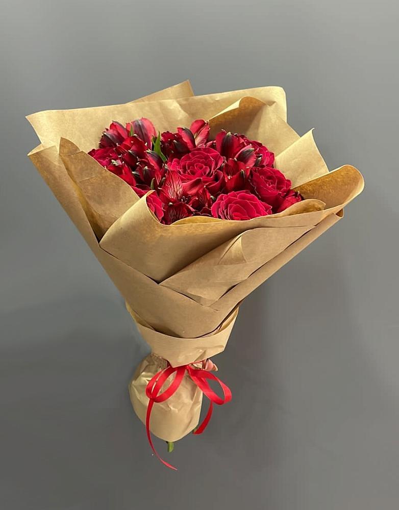 Букет цветов из: Альстромерии и Розы в Горняке