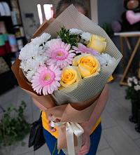 Букет цветов из:  Герберы, Розы и Хризантемы в Горняке