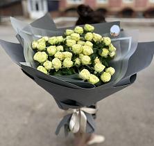 Букет Белые кустовые розы Солинеро в Горняке
