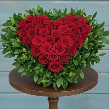 Цветочная композиция из Розы в виде сердца в Горняке