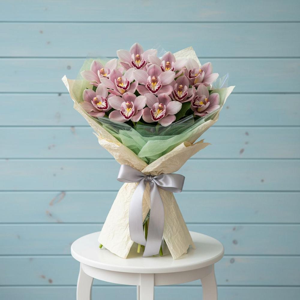 Букет цветов из: Орхидеи и Розы в Горняке