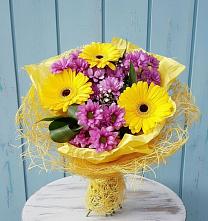 Букет цветов из:  Хризантемы и Герберы в Горняке