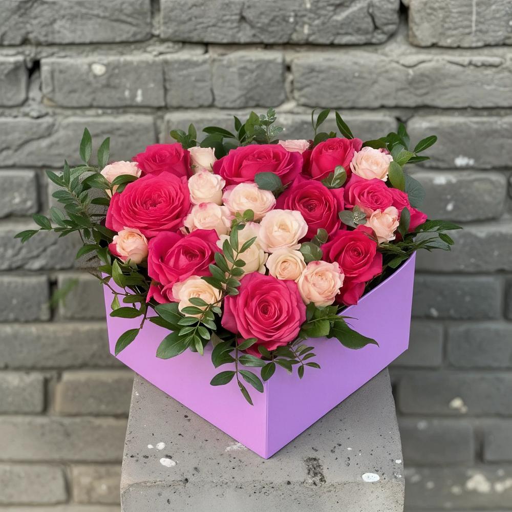 Цветочная композиция из Розы в коробке в Горняке