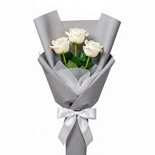 Букет 3 белые розы в Горняке