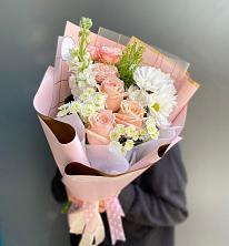 Букет цветов из:  Хризантемы и Розы в Горняке