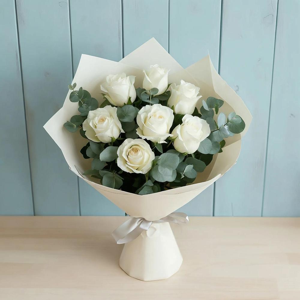 Букет Белые розы в Эвкалипте в Горняке