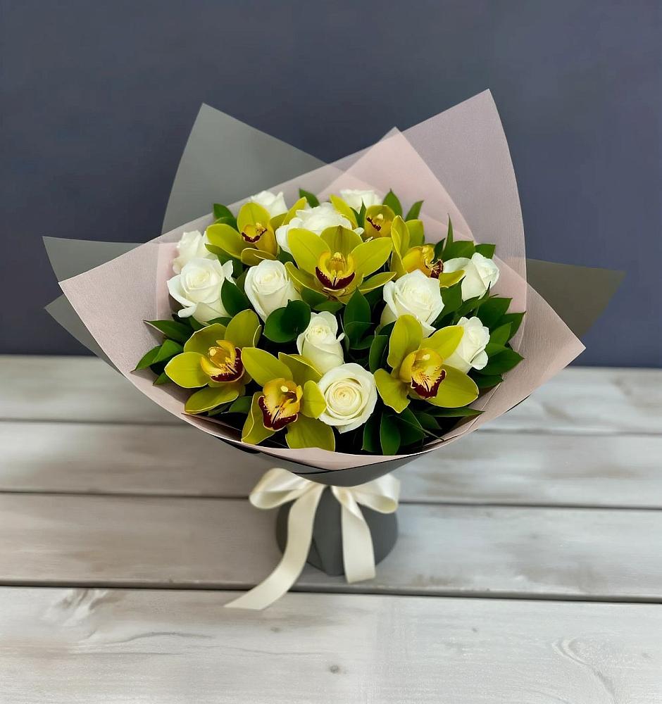 Букет цветов из: Орхидеи и Розы в Горняке