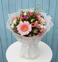 Букет цветов из:  Герберы, Альстромерии и Лизиантусы в Горняке