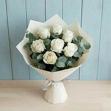 Букет Белые розы в Эвкалипте в Горняке