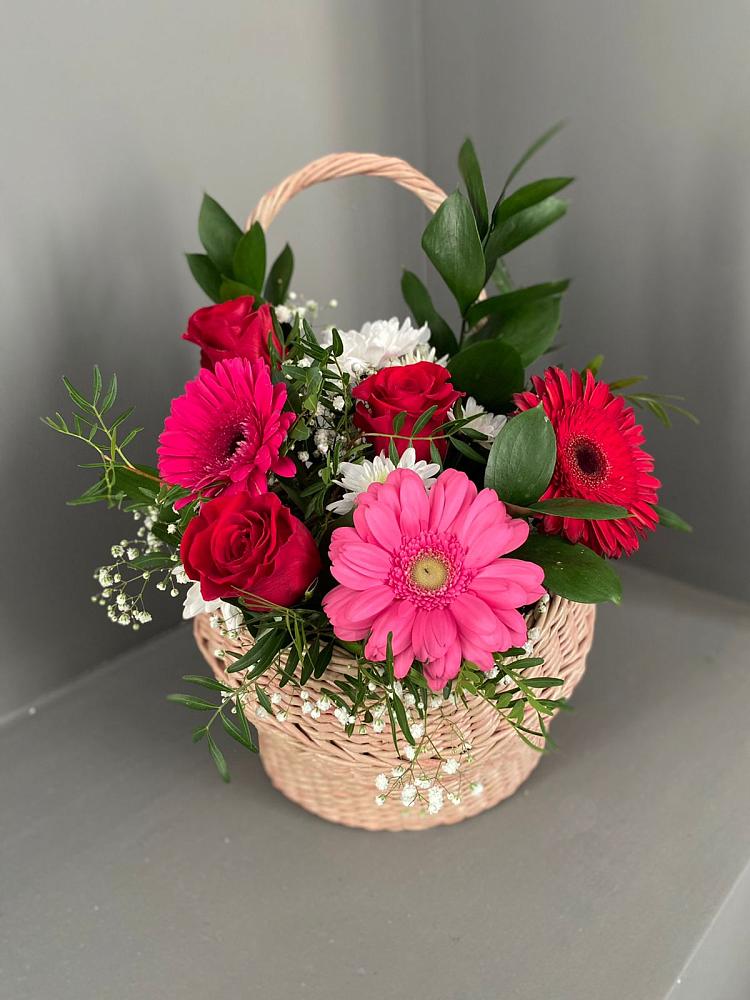 Цветочная композиция из Розы, Хризантемы и Герберы в корзине в Горняке