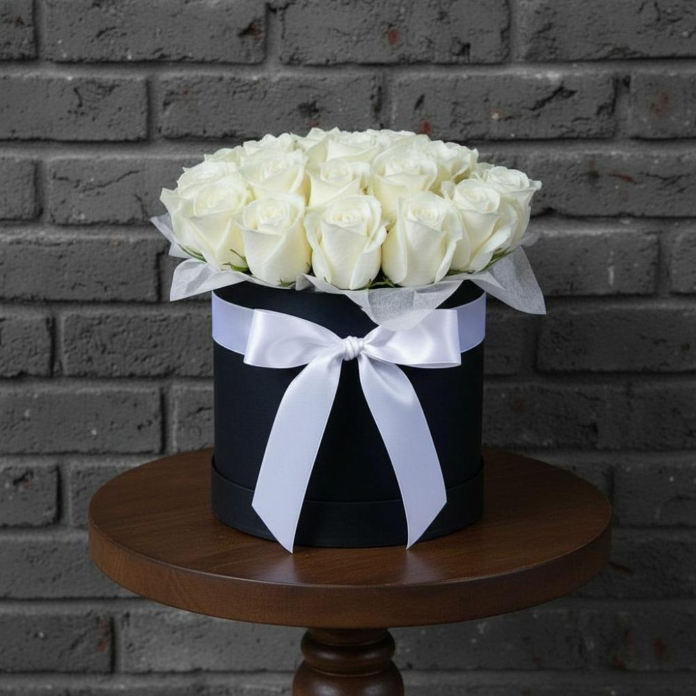 Цветочная композиция из Розы в шляпной коробке в Горняке