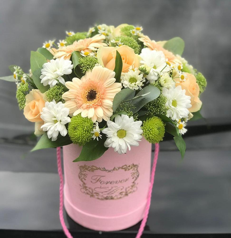 Цветочная композиция из Розы, Герберы и Хризантемы в шляпной коробке в Горняке