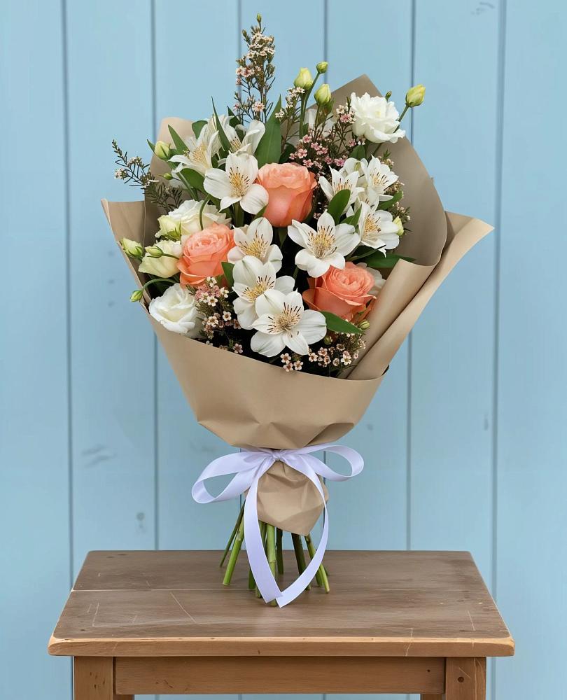 Букет цветов из: Альстромерии, Лизиантусы, Розы и Хризантемы в Горняке