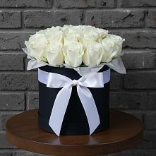 Цветочная композиция из Розы в шляпной коробке в Горняке